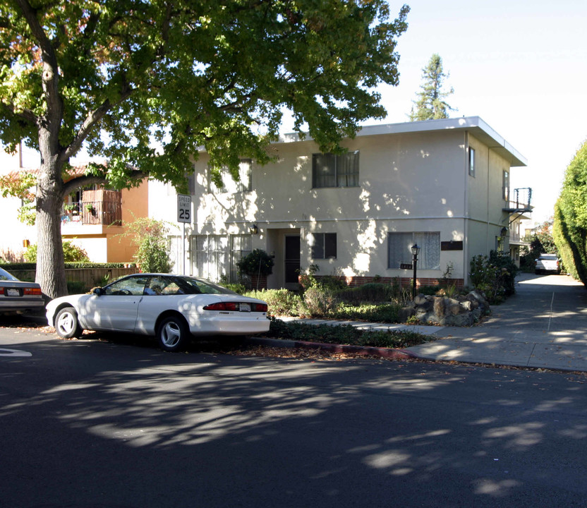 1416 Floribunda Ave in Burlingame, CA - Building Photo