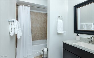 9350 Lennex Ln in Ft. Myers, FL - Building Photo