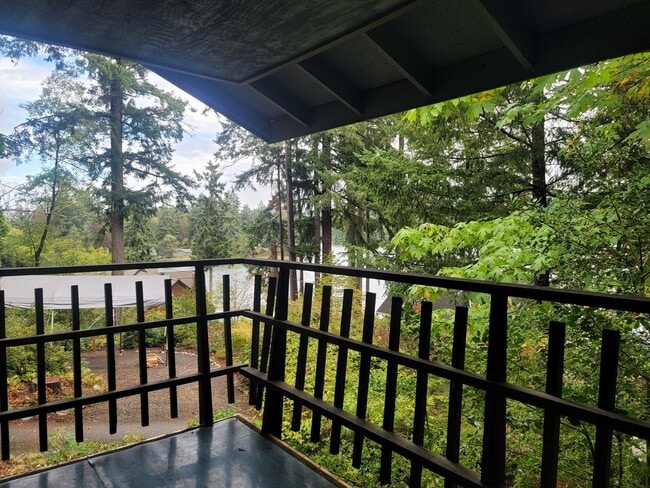 1112 Shorewood Dr in Bremerton, WA - Building Photo - Building Photo