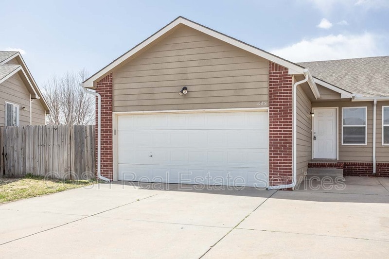 1026 Karla Ave in Haysville, KS - Building Photo