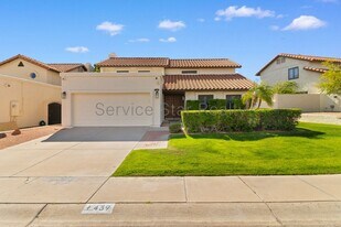 439 E Barbara Dr in Tempe, AZ - Building Photo