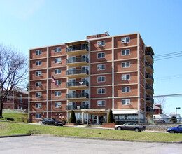 Nanticoke Towers in Nanticoke, PA - Foto de edificio - Building Photo