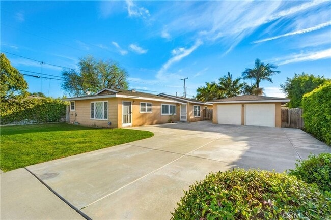 2292 Orchard Dr in Newport Beach, CA - Foto de edificio - Building Photo