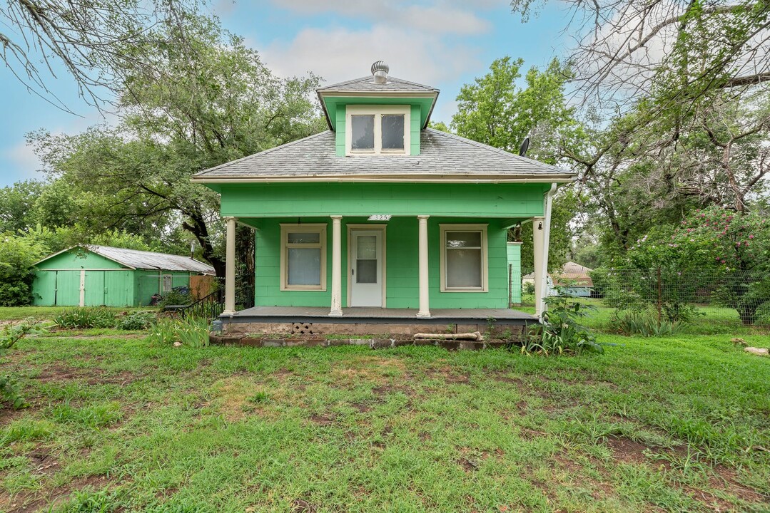 325 N Tracy St in Wichita, KS - Foto de edificio