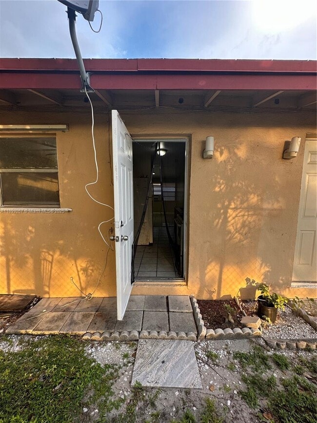 5797 Flagler St in Hollywood, FL - Building Photo - Building Photo
