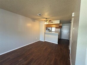 2250 Aspen Dr in Dallas, TX - Building Photo - Building Photo