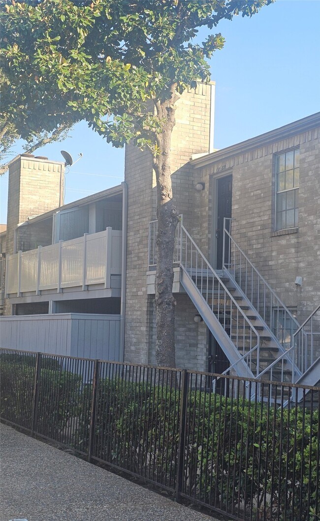 10689 Braes Bend Dr in Houston, TX - Building Photo - Building Photo