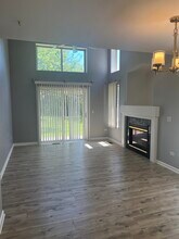 945 Huntington Dr in Elk Grove Village, IL - Foto de edificio - Building Photo