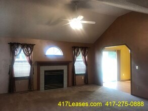 3085 W Darby St in Springfield, MO - Building Photo - Building Photo