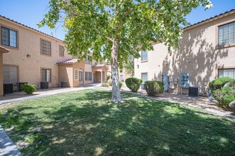 2010 Rancho Lake Dr in Las Vegas, NV - Building Photo - Building Photo