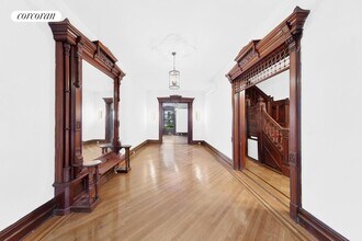 209 Jefferson Ave in Brooklyn, NY - Foto de edificio - Building Photo