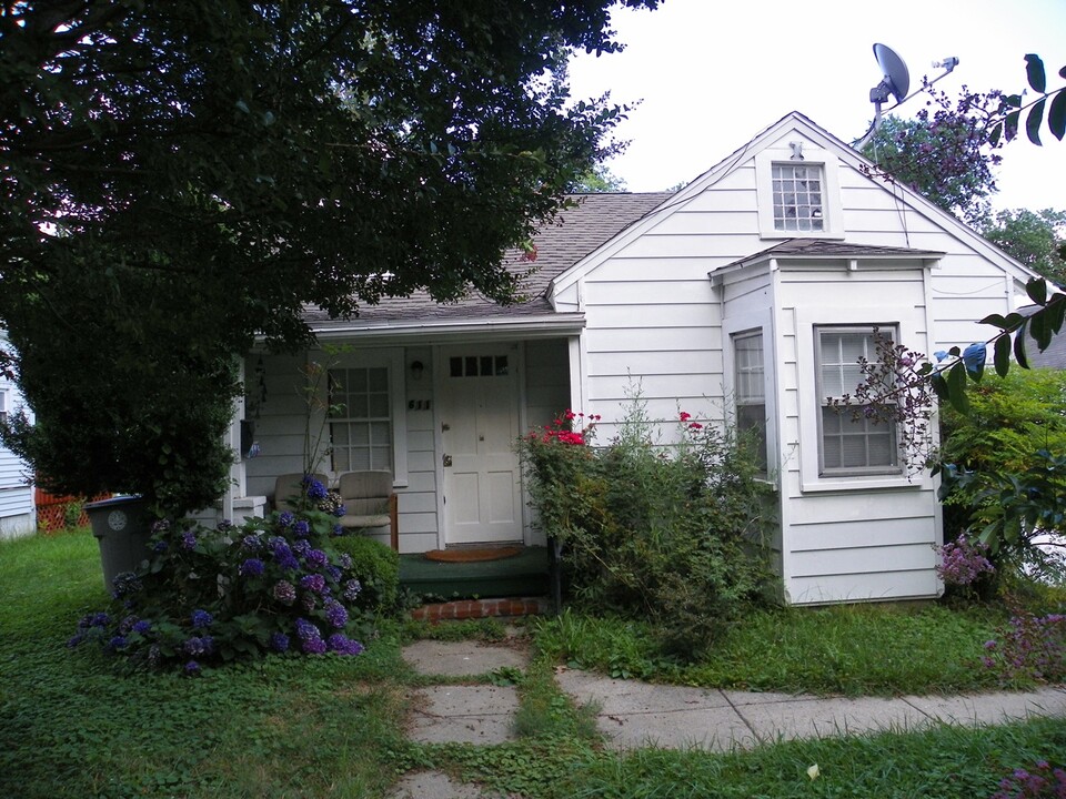 611 Douglass Ave in Rockville, MD - Building Photo