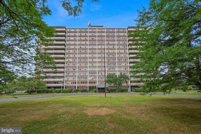 302 Barclay Towers