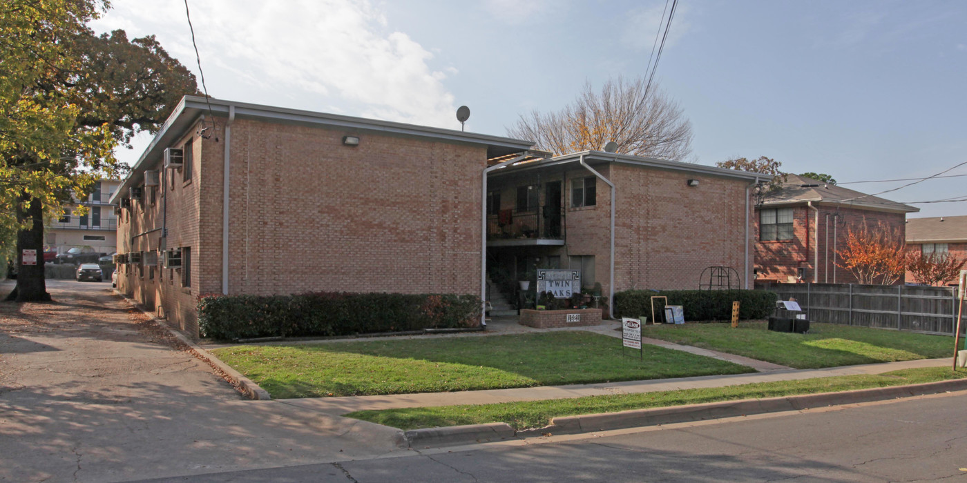 Twin Oaks Apartments in Denton, TX - Building Photo