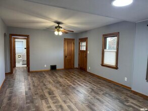 1020 Brown St in Bettendorf, IA - Building Photo - Building Photo