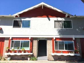 2129 Monroe St in Santa Clara, CA - Building Photo - Building Photo