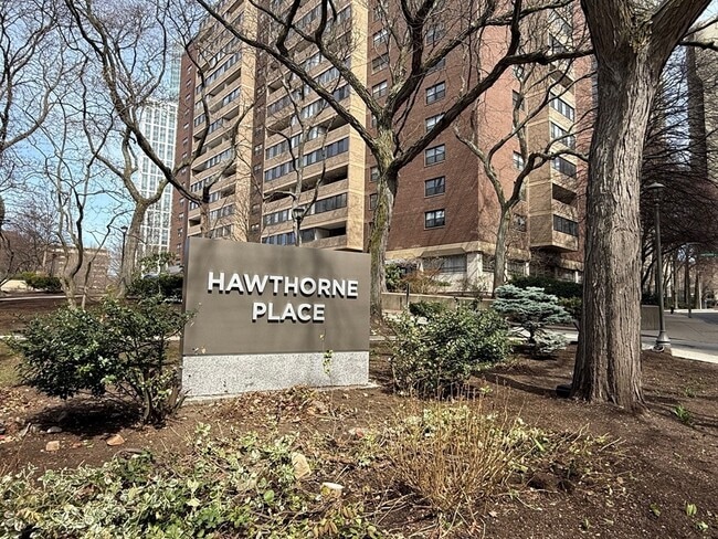 property at 2 Hawthorne Pl