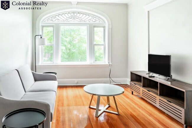 10 Strathmore Rd in Brookline, MA - Foto de edificio - Building Photo
