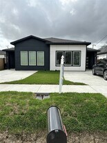 8218 Locksley Rd in Houston, TX - Building Photo