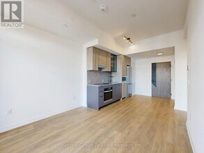 1037 The Queensway in Toronto, ON - Building Photo - Building Photo