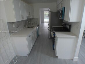 2601 NW 48th Terrace in Lauderdale Lakes, FL - Building Photo - Building Photo
