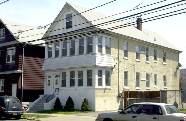 322 E Elizabeth Ave in Linden, NJ - Building Photo - Building Photo