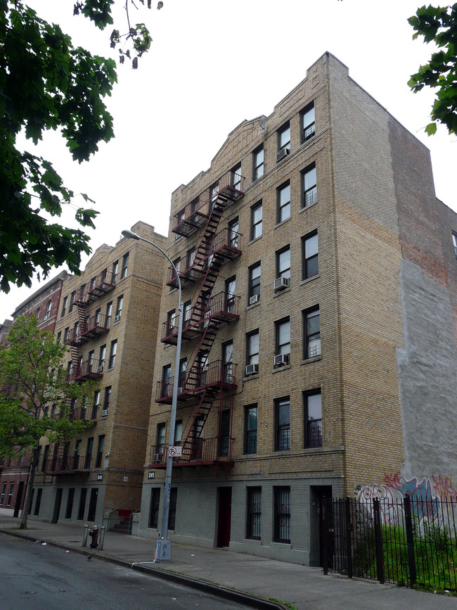 241 E Mosholu Pky in Bronx, NY - Building Photo - Building Photo