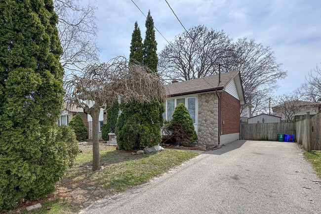 property at 1165 Ridgecrest Ave