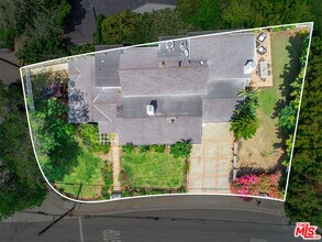 17001 Bollinger Dr in Los Angeles, CA - Building Photo - Building Photo