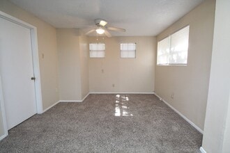 5 Edgewood Cir in Pensacola, FL - Building Photo - Building Photo