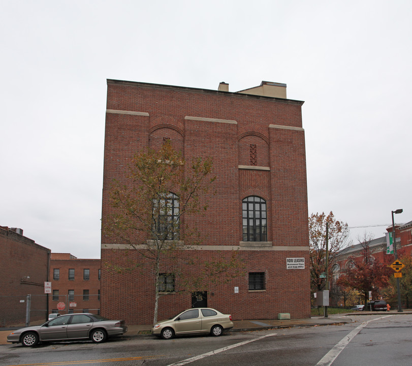 Monument Place Apartments in Baltimore, MD - Building Photo