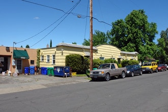 Green Gables Apartment in Portland, OR - Building Photo - Building Photo