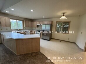 4469 SE Pennywood Dr in Milwaukie, OR - Building Photo - Building Photo