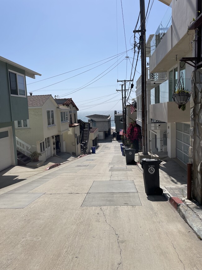 201 Moonstone St, Unit Downstairs-streetlevel