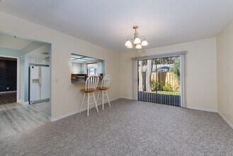 795 Victoria Cir E in Ormond Beach, FL - Building Photo - Building Photo