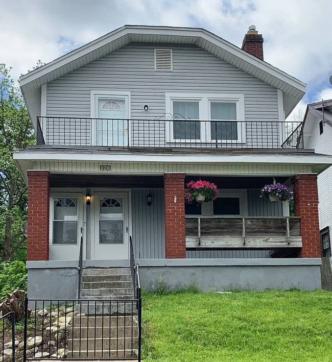 property at 1-128-122 Pointview Ave