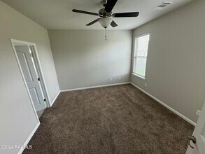 104 Garden Oaks Ave in Youngsville, LA - Foto de edificio - Building Photo