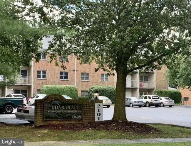 2101 Cedar Run Dr, Unit 208 in Camp Hill, PA - Foto de edificio - Building Photo