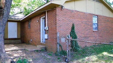 206 Larkwood Dr SW in Decatur, AL - Building Photo - Building Photo