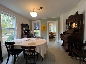 11930 Main Rd in East Marion, NY - Foto de edificio - Building Photo