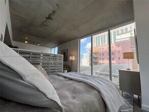 151 SE 1st St, Unit 702 in Miami, FL - Foto de edificio - Building Photo