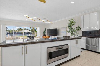 513 S Riverside Dr in Pompano Beach, FL - Building Photo - Building Photo