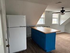 37 Godfrey St in Taunton, MA - Building Photo - Building Photo