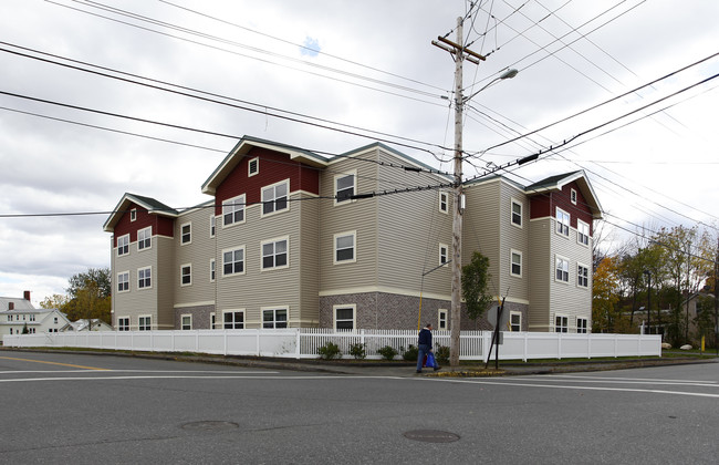 Pleasant Crossing in Waterville, ME - Foto de edificio - Building Photo