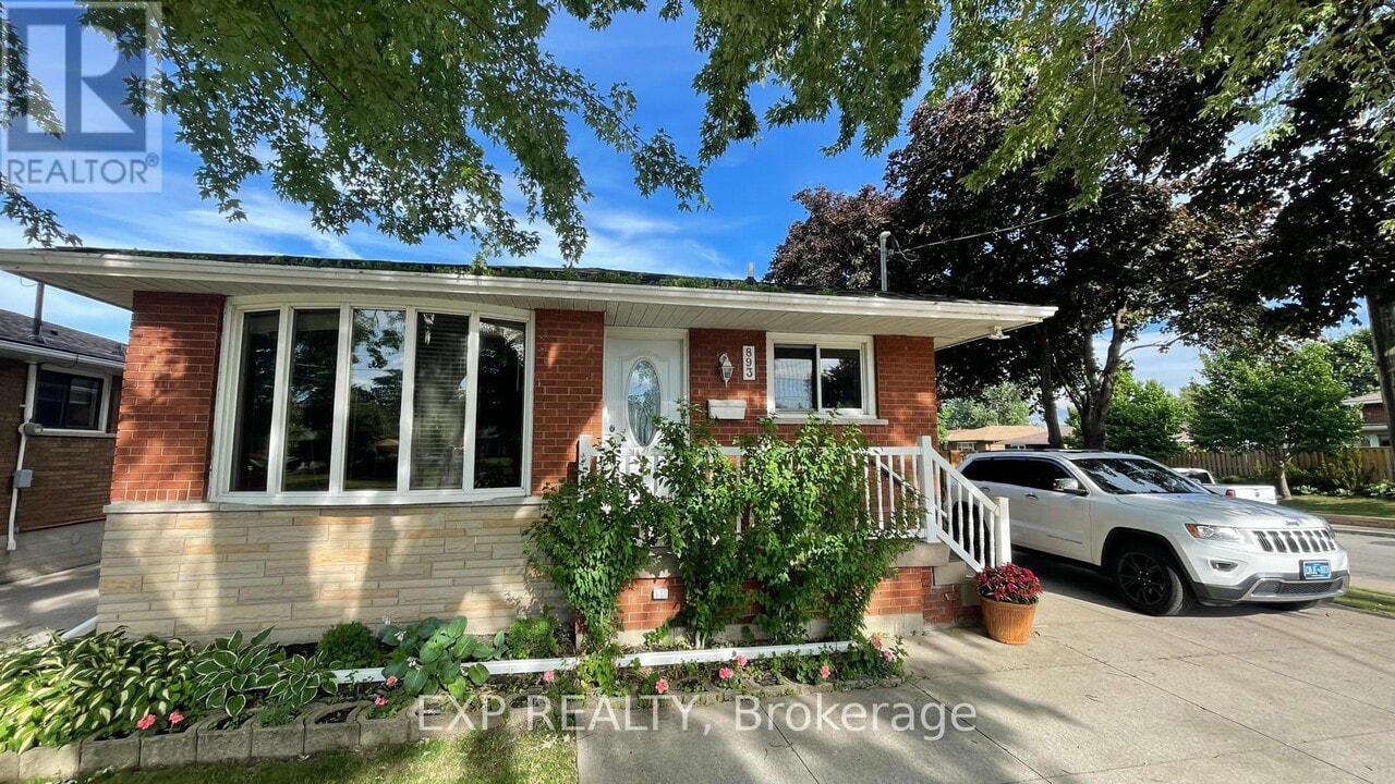 893 Upper Ottawa St in Hamilton, ON - Building Photo