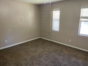 1919 Dawsey St in Tallahassee, FL - Foto de edificio - Building Photo