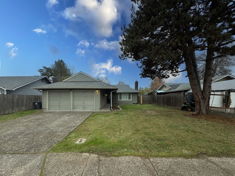 3775 Peppertree Dr in Eugene, OR - Building Photo