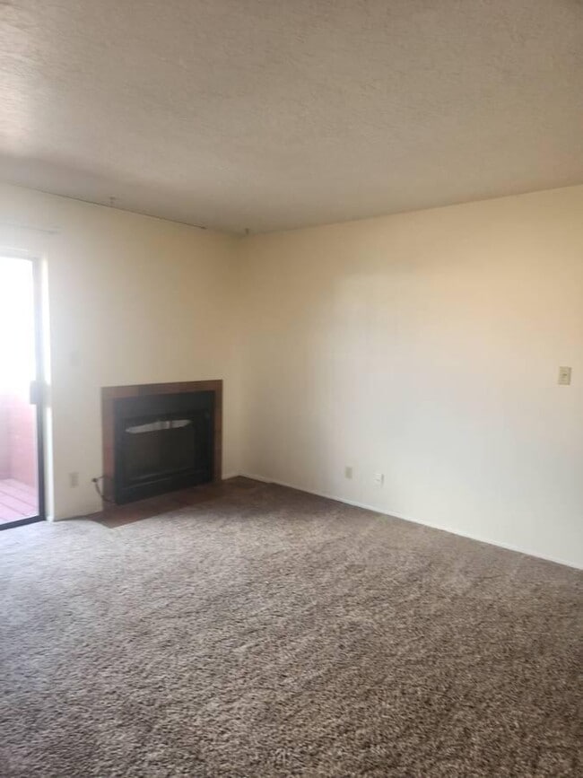 2521 Chelwood Park Blvd NE in Albuquerque, NM - Building Photo - Building Photo
