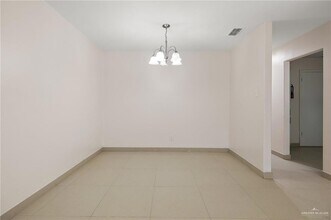 3001 Ashley Pl, Unit 3021 in Pharr, TX - Foto de edificio - Building Photo