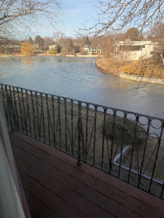 1800 Montgomery Ct in Deerfield, IL - Building Photo - Building Photo